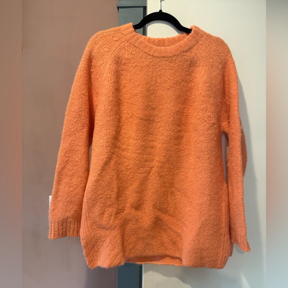 WRAY Harold sweater (last photo is just to see it on- different color)